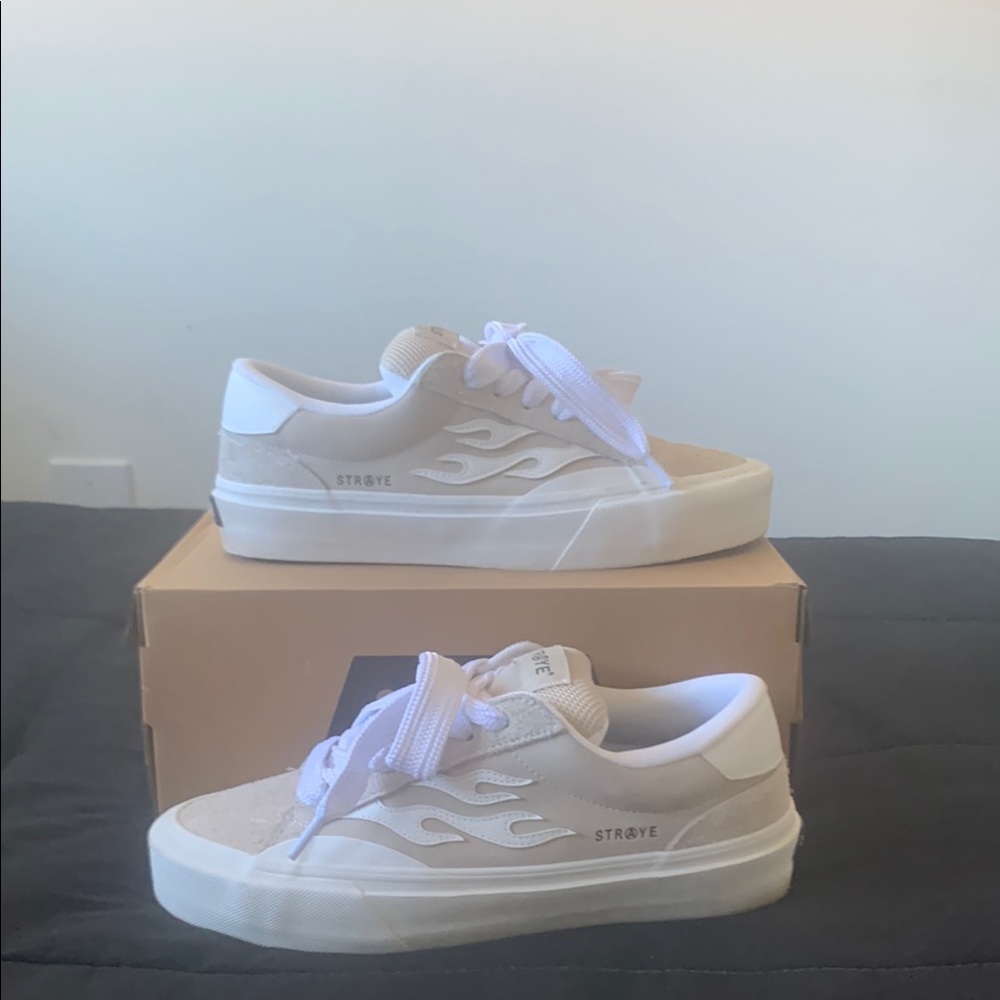 STRAYE Beige and White Sneakers